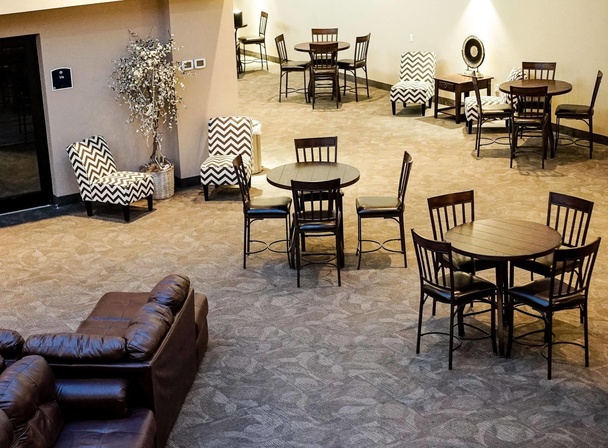 Boarders Inn & Suites By Cobblestone Hotels - Grand Island Exterior foto